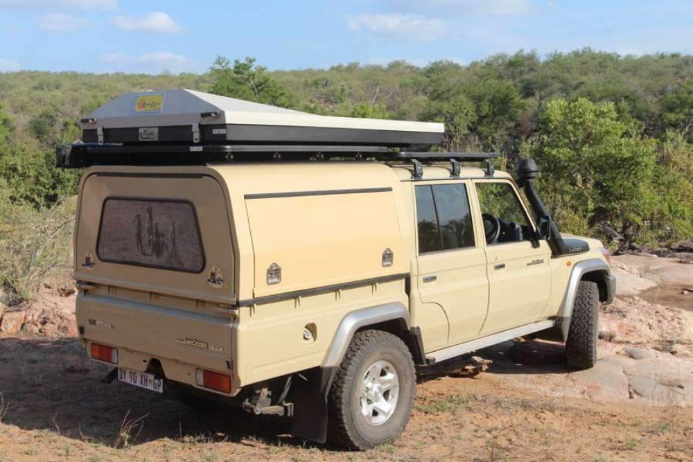 Eezi-Awn Blade Hard Shell 4x4 Roof Top Tent - Rooftop Tent